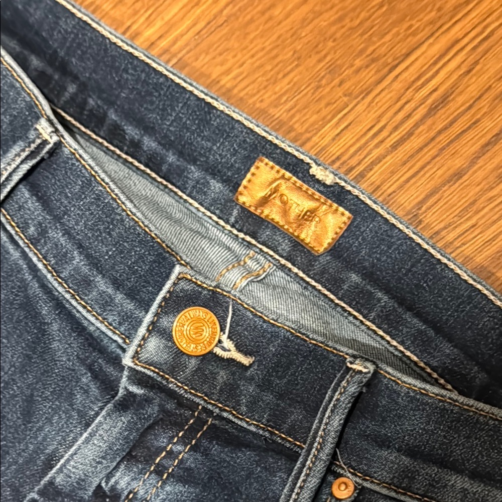 MOTHER Weekender flare jeans in Teaming Up wash - Picture 2 of 5